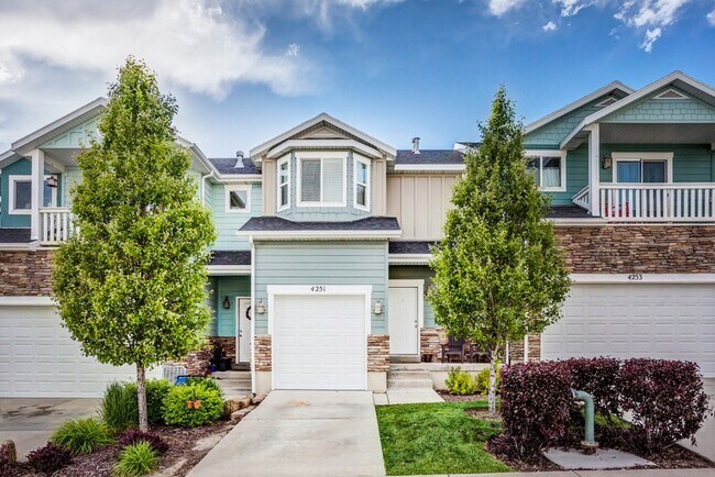 Foto del edificio - 4251 Cresthaven Ln