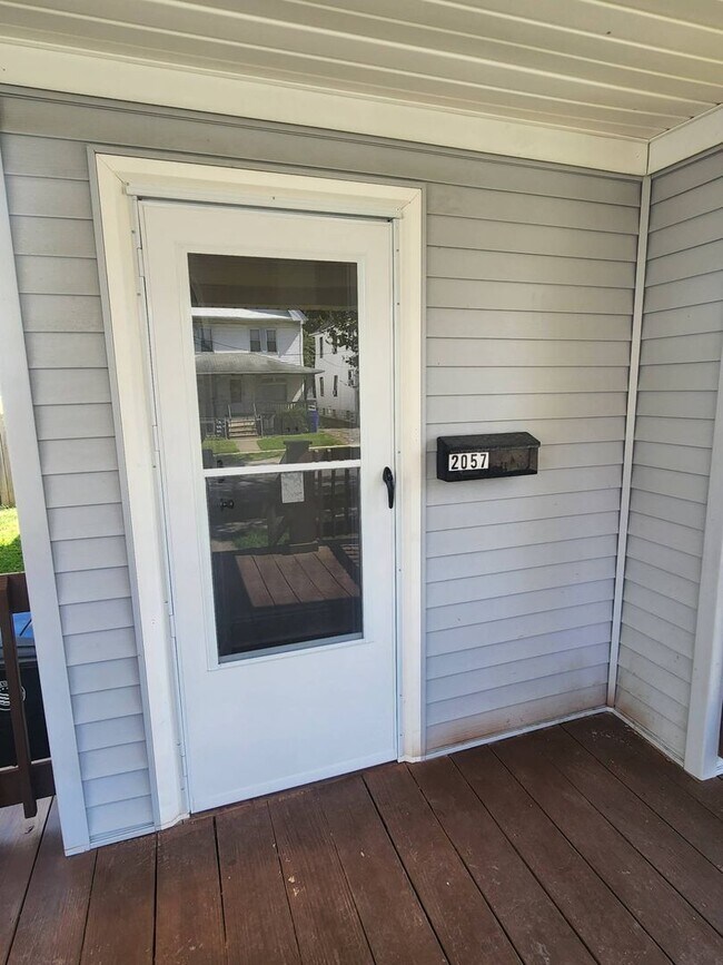 Building Photo - Charming 3-Bedroom Property in Prime Location