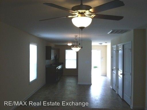 Building Photo - 3703 Hillcrest Dr