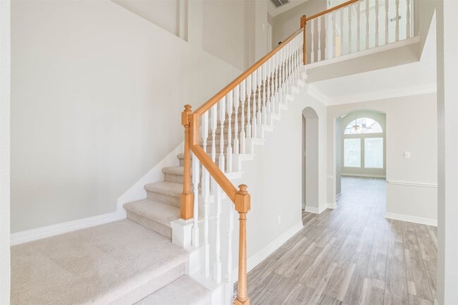 Foto del edificio - 5911 Brook Bend Dr