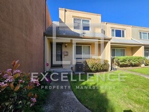 Building Photo - 5086 Plaza Corona