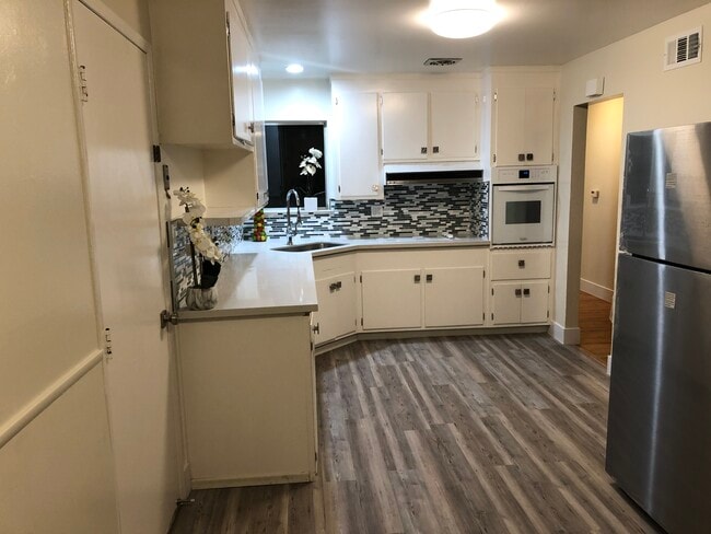 Kitchen - 1087 Boynton Ave