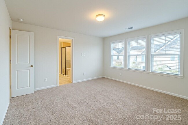 Foto del edificio - 8903 Nettleton Ave