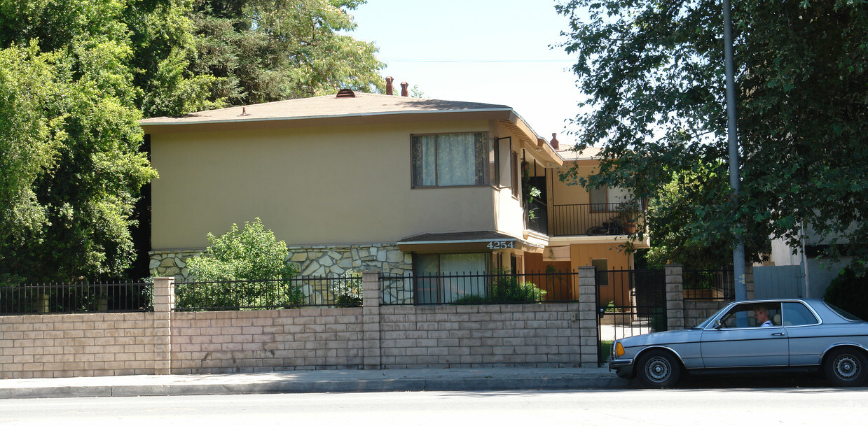 Foto principal - 4254 Laurel Canyon Blvd