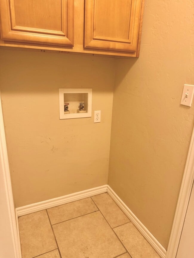 Building Photo - 402 Boggy Creek Dr