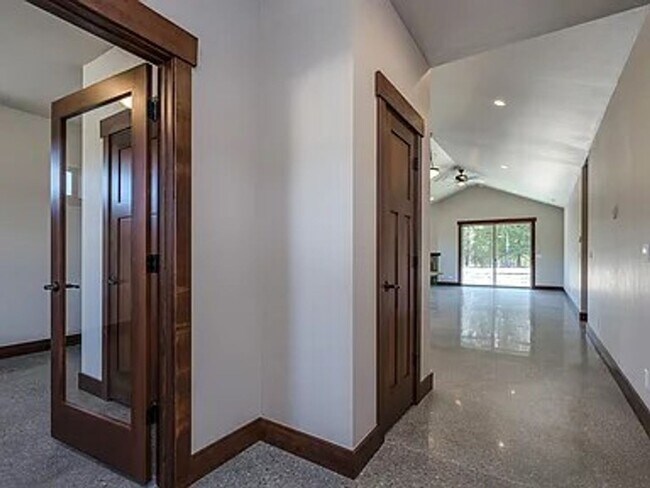 Building Photo - Executive Home in Dover Bay