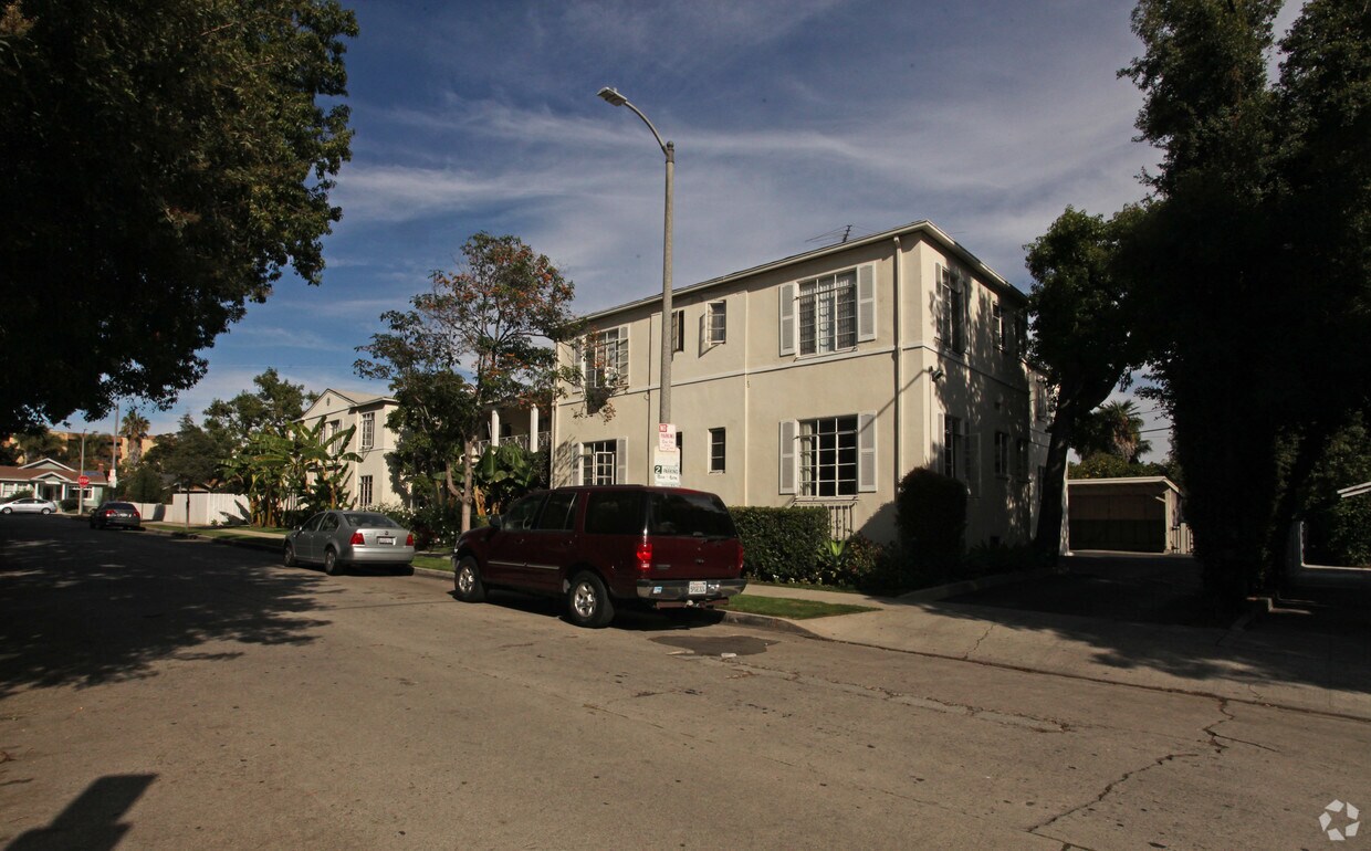 Primary Photo - 1340 N June St