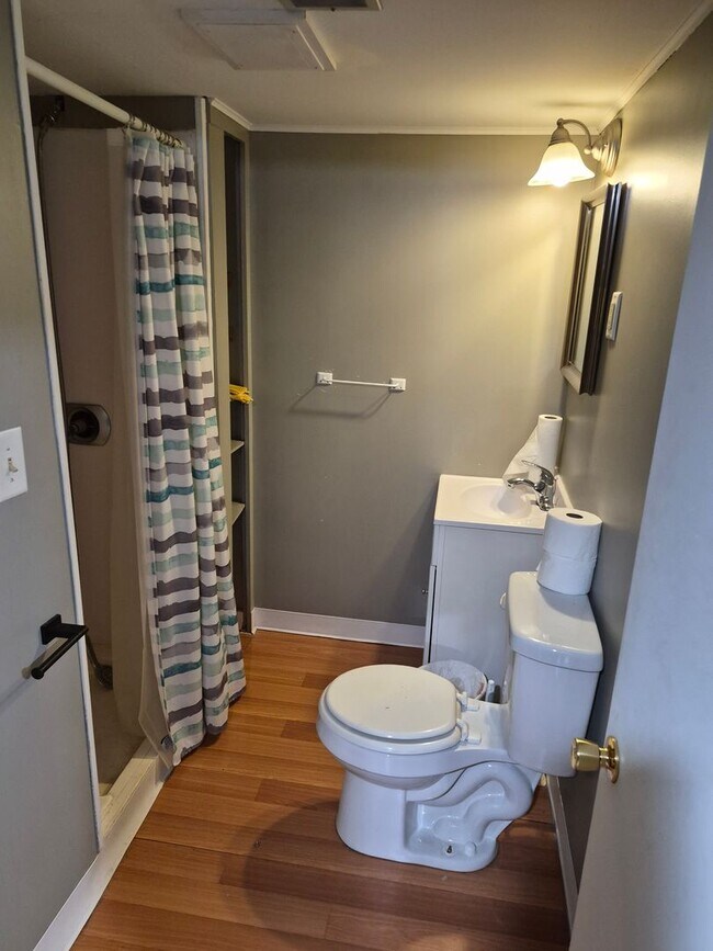 Foto del edificio - 4636 Wakefield Ave NE