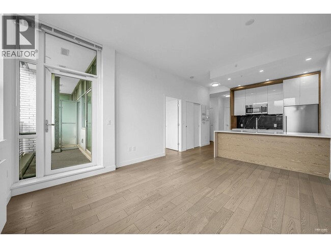 Building Photo - 6733-6733 Cambie St.