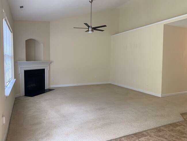 Foto del edificio - 8438 Meadowcreek Village Dr