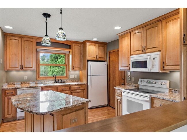 Building Photo - 3225 W 87th St