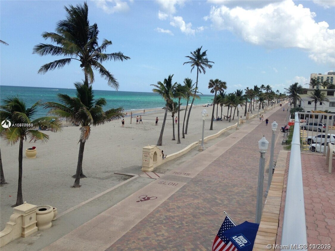 Primary Photo - 3111 N Ocean Dr