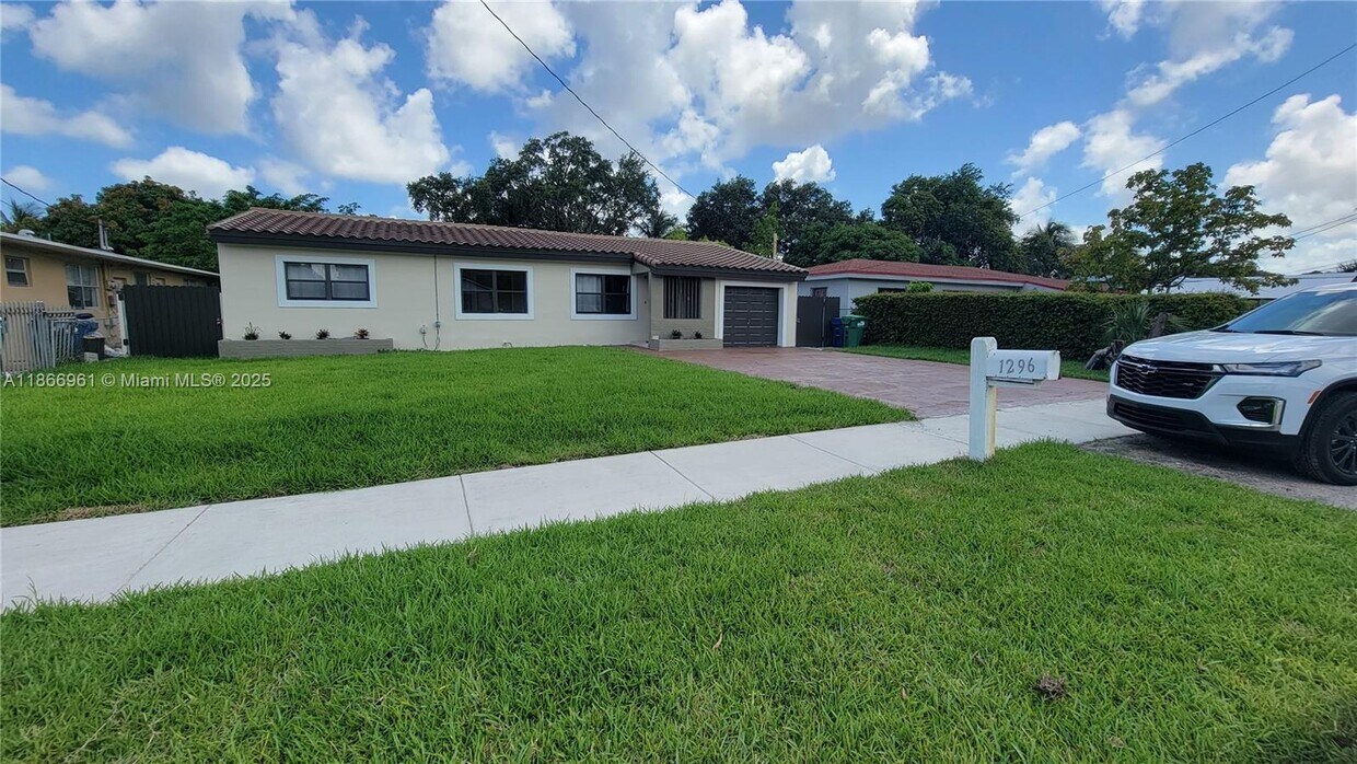 Foto principal - 1296 NE 146th St