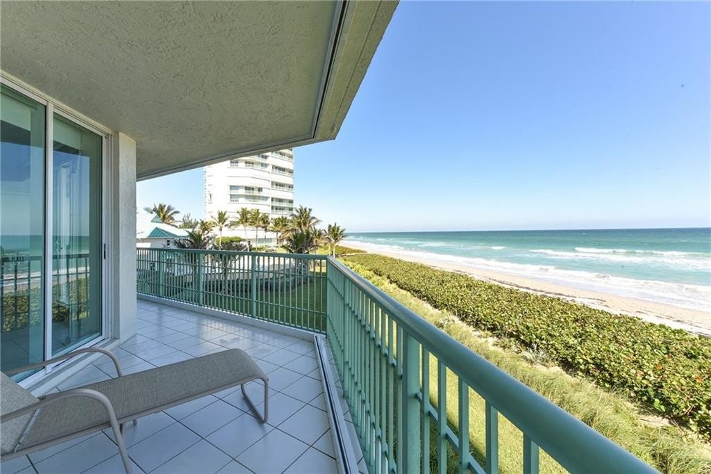 Primary Photo - 8650 S Ocean Dr