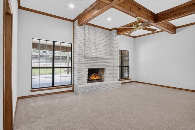 Building Photo - 1013 Alamo Dr