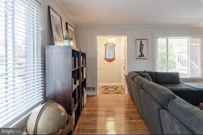 Foto del edificio - 1028 Crittenden St NE
