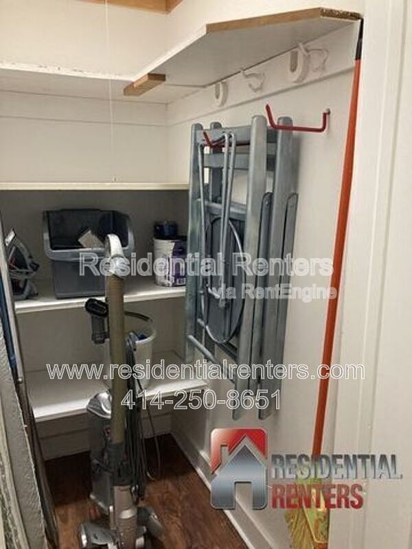 Foto del edificio - 1028 E Juneau Ave