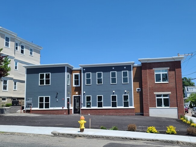 Building Photo - 92 Sagamore St