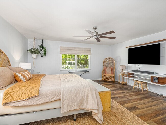 Building Photo - 4 Bedroom Single Family Home 15 Minutes fr...