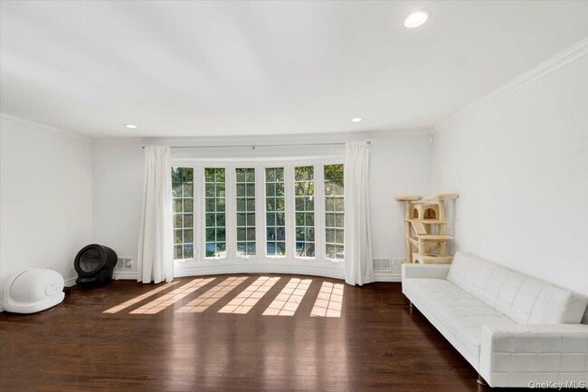 Building Photo - 270 Victory Blvd