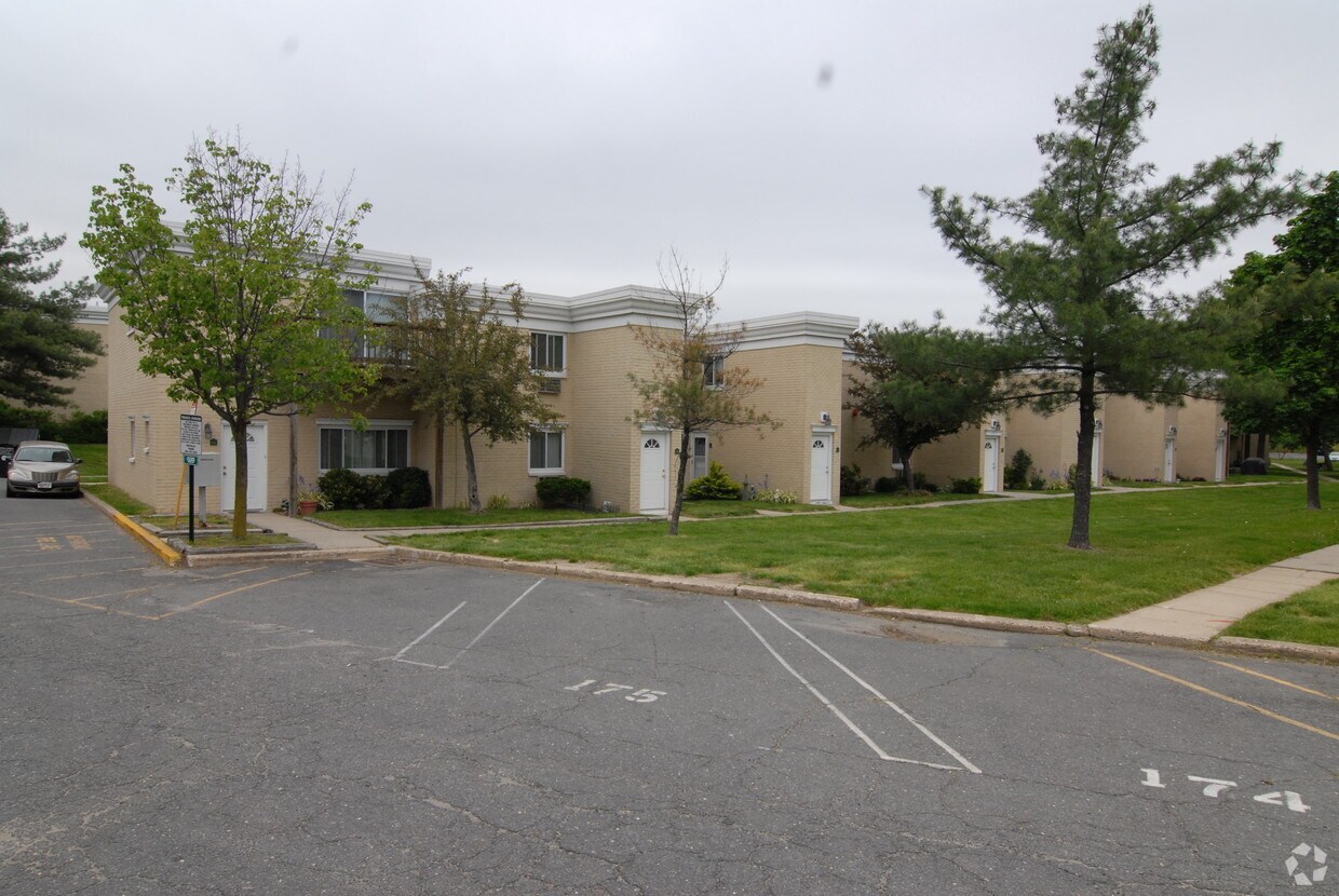Foto del edificio - 13 Lake Ave