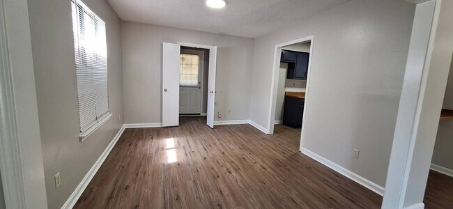 Building Photo - Remolded 3 bedroom 2 bathroom home for rent