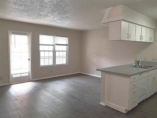 Foto del edificio - 910 Duncan Ln