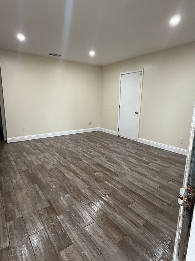 Foto del edificio - Newly Renovated 4 Bedroom 1.5 Bathroom Family Home