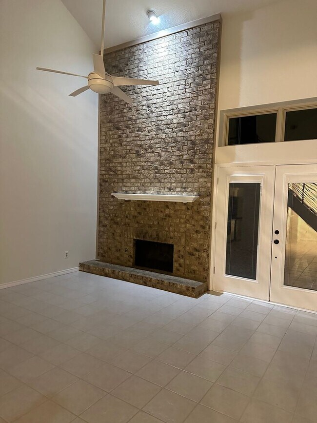 Building Photo - 2 Bedroom Single Family Home in Garland