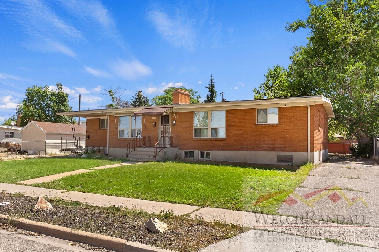 Foto principal - 2 Bed 1 Bath Roy Triplex