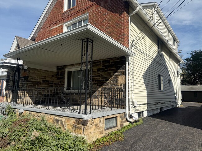 Building Photo - 1405 Sheffield Rd