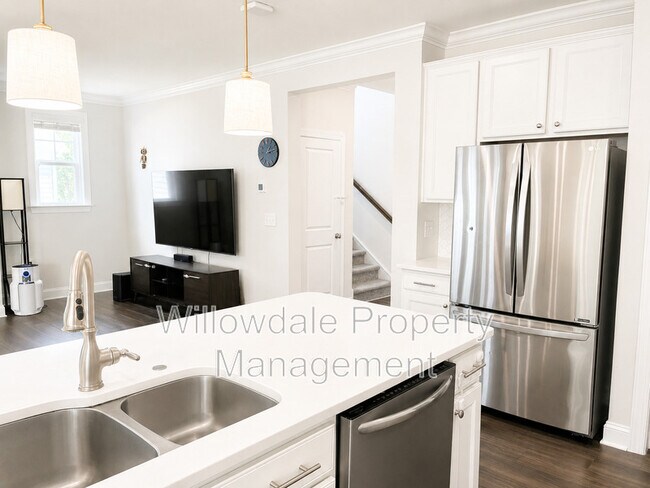 Foto del edificio - 208 Daisy Grove Ln
