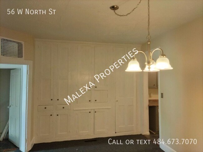 Building Photo - 3 Bedroom 2 bathroom Twin walking distance...