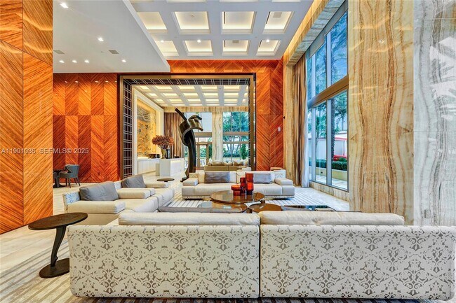 Foto del edificio - 17749 Collins Ave