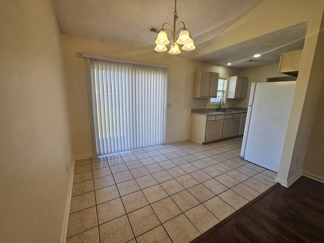 Building Photo - 2701 Ashby Dr