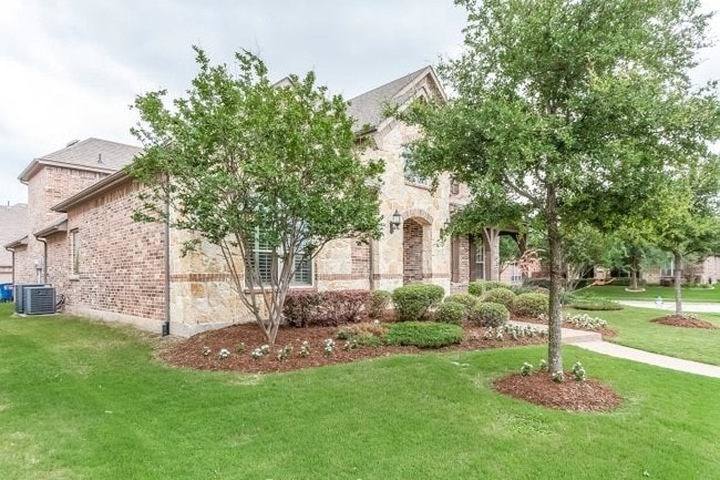 Building Photo - 2340 Boxwood Dr