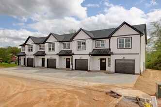 Building Photo - 166 Sango Dr