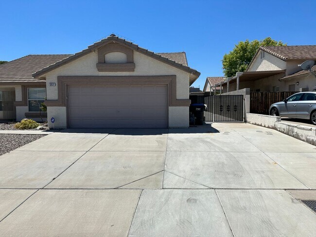 Building Photo - Henderson!!  Solar Panels!! Tankless Hot w...