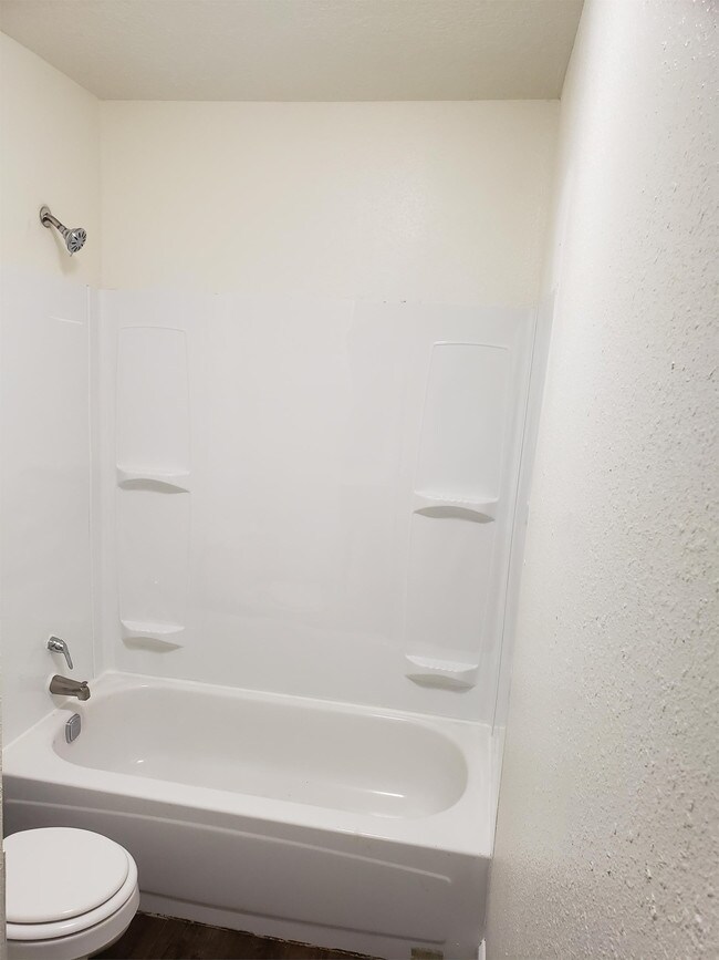 Foto del edificio - 104 8th Ave