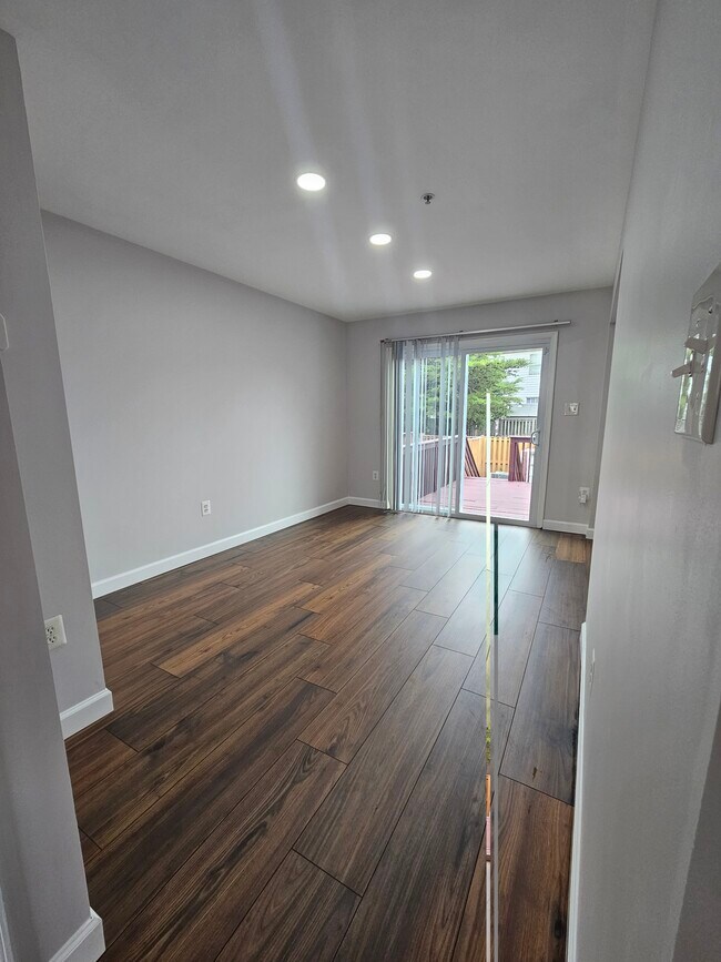 Foto del edificio - 10624 Riva Pl