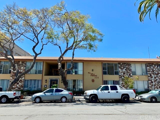 Building Photo - 325 Olive Ave