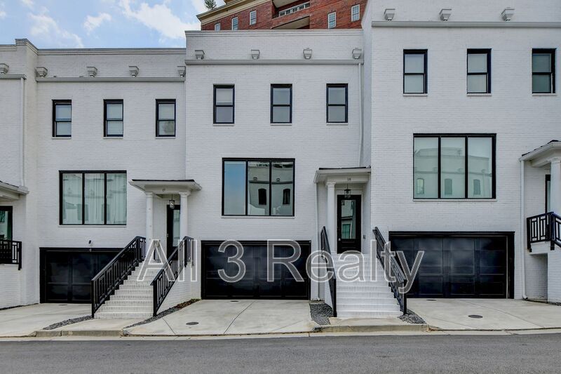Primary Photo - 3667 Peachtree Rd NE