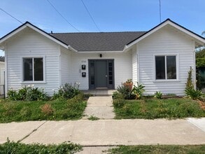 Building Photo - 1715 Chino St
