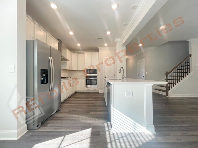 Foto del edificio - Beautiful 5 Bedroom 2-Car Garage Home with...
