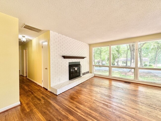 Building Photo - 505 Crestwood Dr