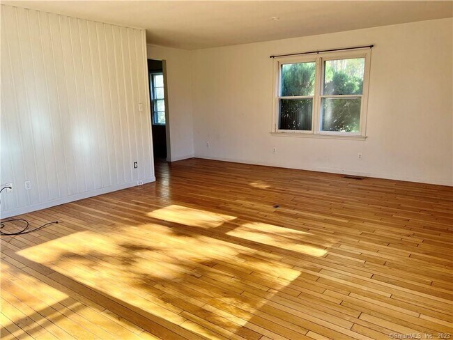 Building Photo - 465 Segar Mountain Rd