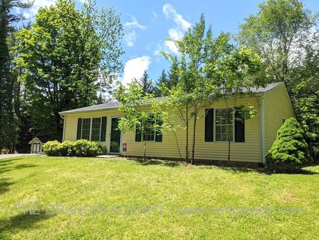 Building Photo - 1470 Pine Bluff Dr