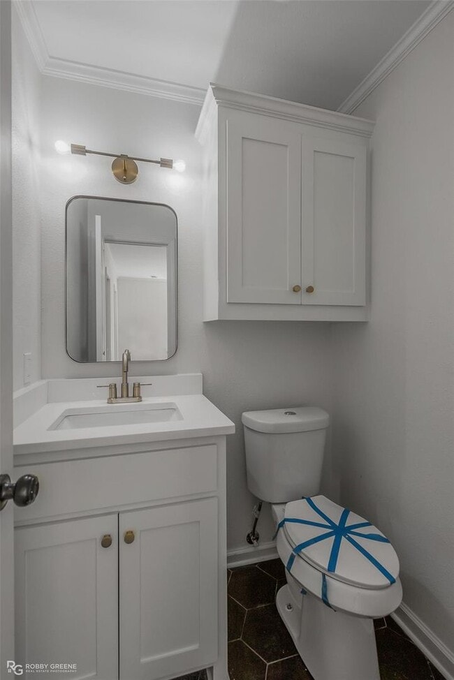 Building Photo - Updated and ready for tenant...