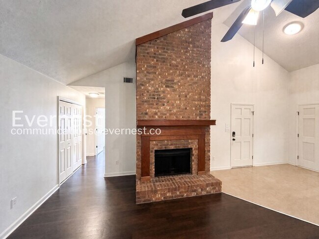 Foto del edificio - 3615 Winterberry Ln