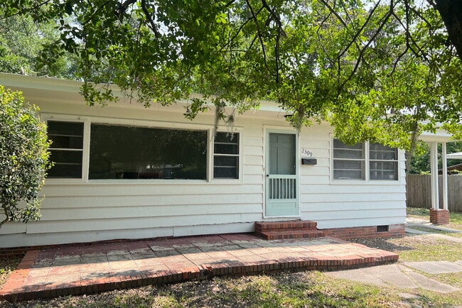 Building Photo - 2309 Camellia Dr